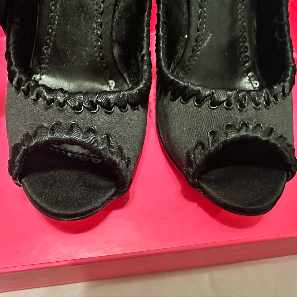 Held for jm336 - Elegant Betsy Johnson Black Satin Women's Heels - sz 7.5 - Picture 7 of 15